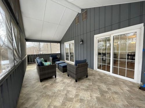 6 Little Fox Run, Huntington CT  06484-1619 exterior