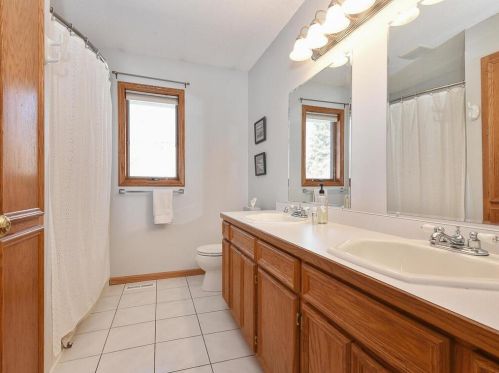 1539 Blackhawk Lk Dr, Saint Paul MN  55122-1258 exterior