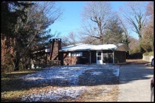 104 Richards Dr, Oliver Springs, TN 37840-2014