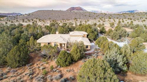 1821 Dammeron Vly, Saint George UT 84783-5156 exterior