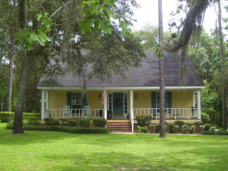 1457 River Oaks Dr, Blackshear, GA 31516-4648