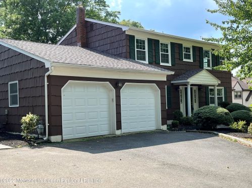 2 Katie Dr, Middletown, NJ 07748-1422