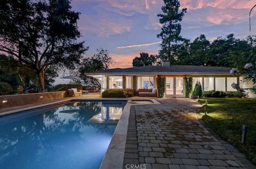 15200 Rayneta Dr, Van Nuys, CA 91403-4430