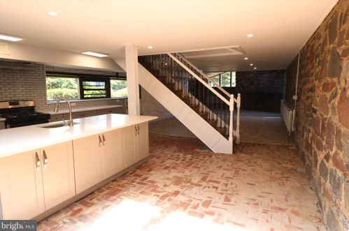 635 Parkway Ave, Trenton NJ  08618-2723 exterior