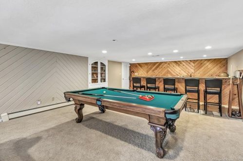 23 Treeland Rd, Huntington CT  06484-2730 exterior