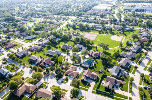 331 Ridgemoor Dr, Willowbrook IL  60527-5419 exterior