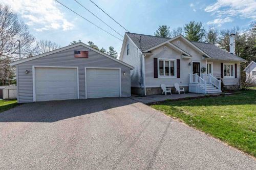 13 Charles Henry Way, Seabrook, NH 03874-4048