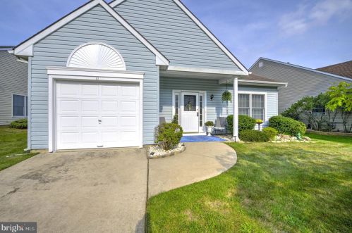 11 Wagon Wheel Ln, Columbus, NJ 08022-1100