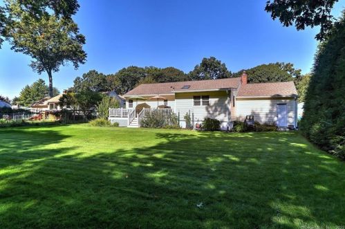 28 Pauline St, Milford, CT 06460-6742