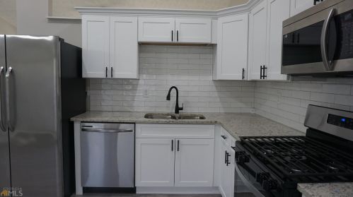 3260 Creekwood Dr, Rex GA  30273-2121 exterior