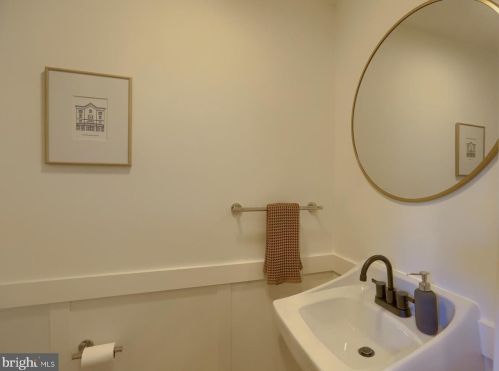 429 Pine St, Lancaster PA  17603-3355 exterior