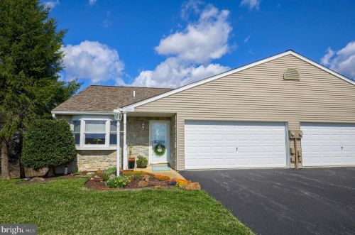 2410 Winterberry Ln, York, PA 17406-1997