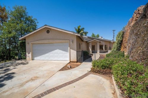 1230 Ramona St, Ramona, CA 92065-3226