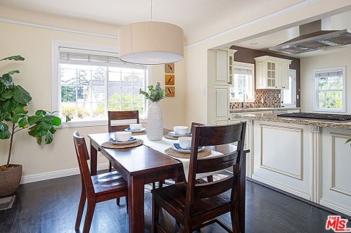 431 Scholl Dr, Glendale CA 91206-3045 exterior