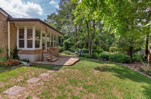 2504 Bluffview Dr, Austin TX  exterior