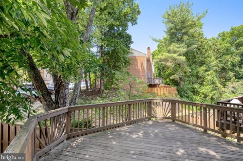 7218 Gentian Ct, Springfield VA  22152-3847 exterior