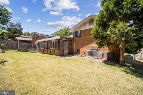 811 Malibu Dr, Silver Spring MD 20901-3648 exterior