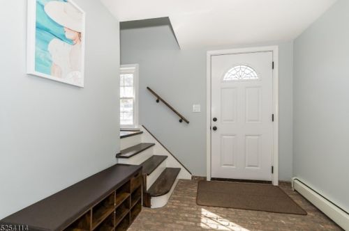 48 Hunters Ln, Sparta, NJ 07871-2513