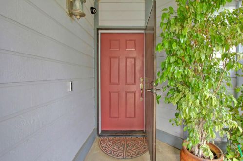 8951 Ivanpah Ct, Elk Grove, CA 95624-3702