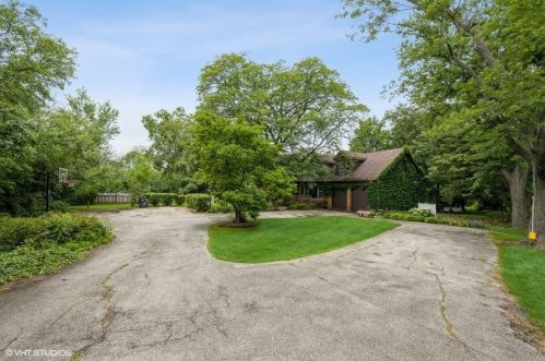 7440 Prescott Ln, Burr Ridge, IL 60525