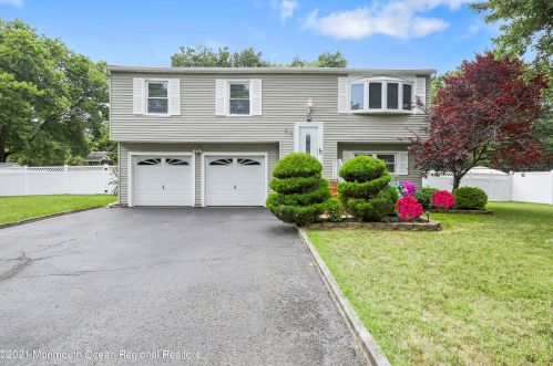 20 Rothbard Rd, Hazlet, NJ 07730-1721