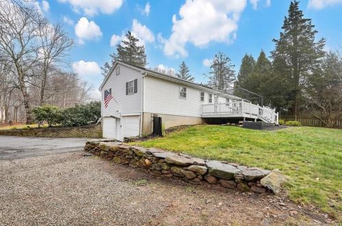 37 Victoria Dr, Colchester CT  06415-2319 exterior
