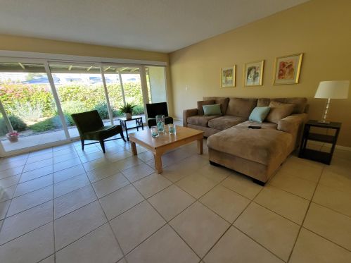 2089 Broadmoor Dr, Palm Springs, CA 92264-5937
