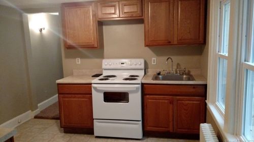 8 Frazier Ave, Middletown, CT 06457-2721