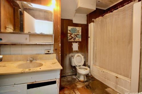 3645 Puuku Makai Dr, Honolulu HI  96818-2815 exterior