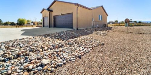 658 Mcclave Dr, Pueblo CO  81007-2126 exterior