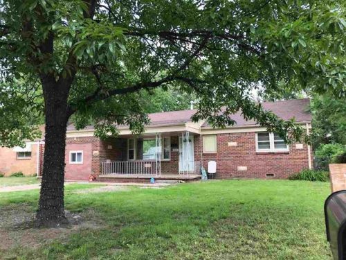 2838 Mosley St, Wichita, KS 67216-1121