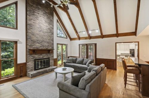 245 Glen Meadow Ct, Atlanta GA  30328-1632 exterior