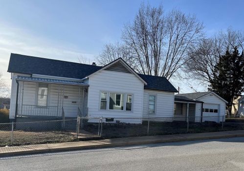 201 Grand Ave, Festus, MO 63028-1841