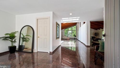 69 Bayberry Rd, Princeton NJ  08540-7418 exterior