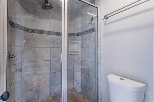 600 Blue Lk Dr, Fort Worth TX  76103-1108 exterior