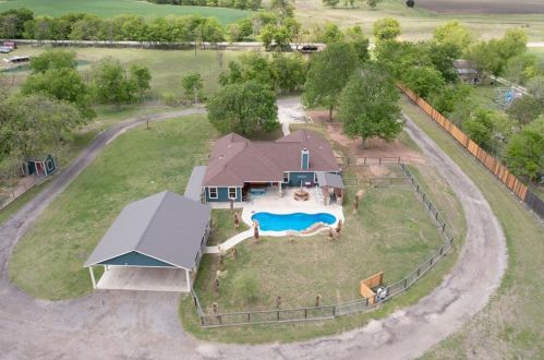 20217 Engelmann Ln, Webberville TX exterior