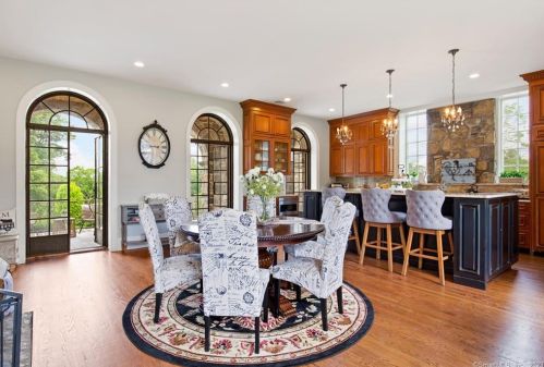 1428 Monroe Tpke, Upper Stepney CT  06468-1443 exterior