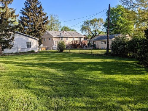 1005 Kenilworth Dr, Wheeling, IL 60090-3917