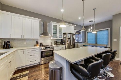 4334 Berkeley Ave, Chicago, IL 60653-3602