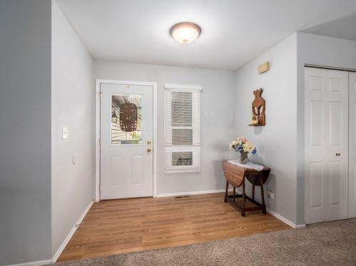 2081 Navarone Dr, Naperville, IL 60565-2103