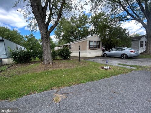 17 Buckeye Ln, Carlisle, PA 17015-7857