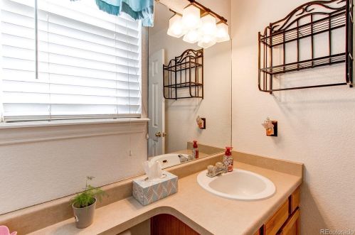 2941 Tower Way, Aurora CO 80015-3286 exterior