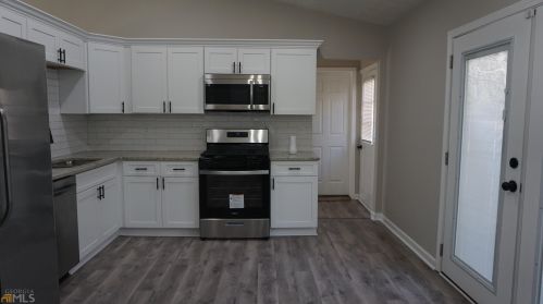 3260 Creekwood Dr, Rex GA  30273-2121 exterior