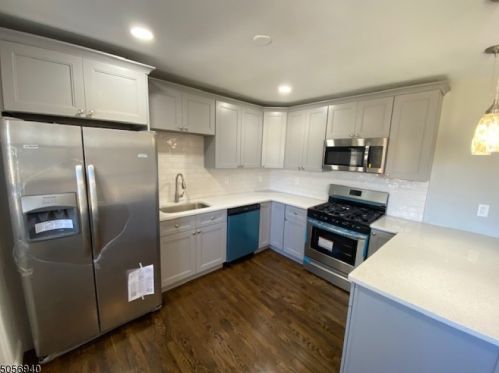 28 Hilltop Dr, Dover NJ  07869-1055 exterior