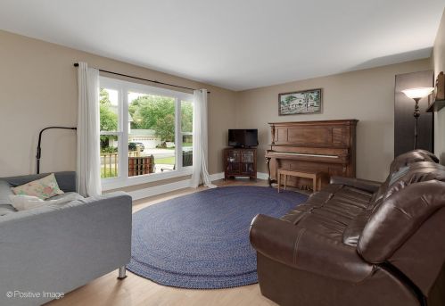 452 Cochise Ct, Carol Stream IL  60188-1515 exterior