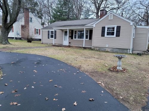 21 Sunnyside Cir, Windsor, CT 06095-3254