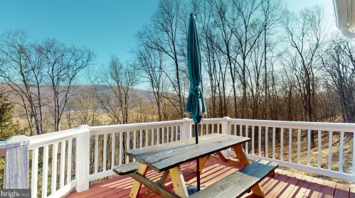 400 Cardinal Dr, Rio WV  26755-6048 exterior
