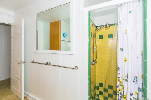 3050 Manoa Rd, Honolulu HI  96822-3301 exterior