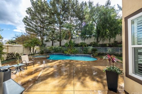 1098 Rexford Ln, Anaheim CA  92808-2333 exterior