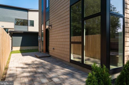 37 Oakland St, Princeton NJ  08540-3440 exterior